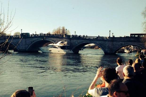 Luxury yacht crashes into Richmond Bridge on the Thames and gets stuck