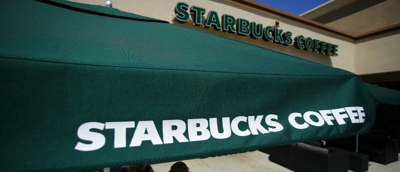 Starbucks expands menu by selling alcohol in more stores