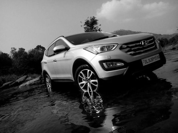 Luxury SUV Comparison – Renault Koleos Vs Hyundai Santa Fe