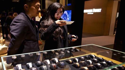 China's high-end watches defy luxury crackdown