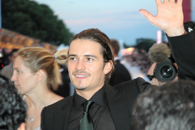 Orlando Bloom Eager About English Education for Son Flynn