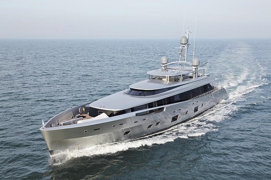 Feadship's pioneering use of glass on board Como