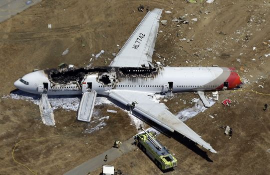 Boeing blames pilots for Asiana 777 crash; airline faults software, too