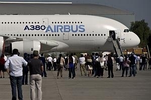 Airbus drops behind Boeing in first quarter jet orders