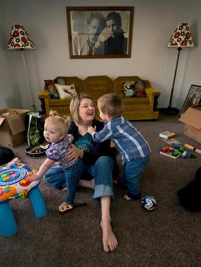 More moms are staying home, reversing a decades-long trend