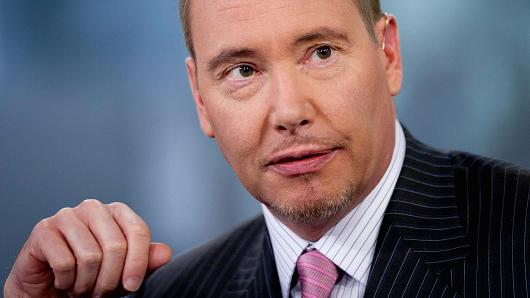 UPDATE 1-Gundlach: global economy 'deflationary scare' could happen again