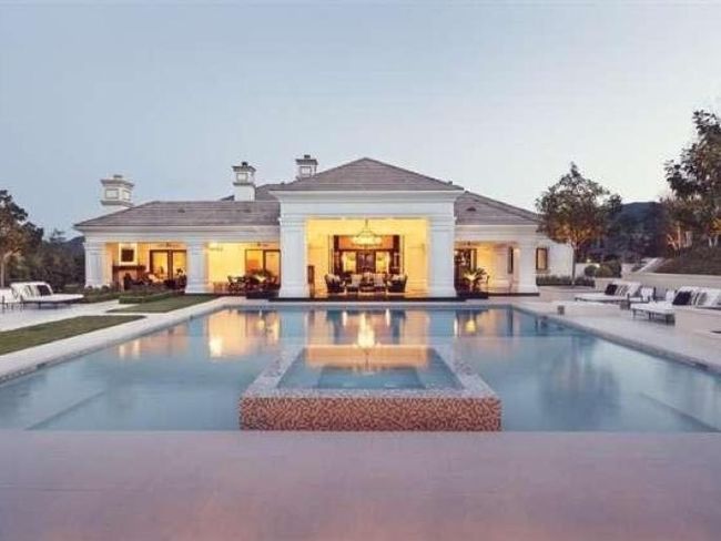 NHL notes: Wayne Gretzky selling California mansion