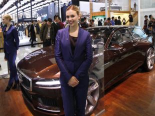 China's love of luxury cars undimmed by domestic troubles