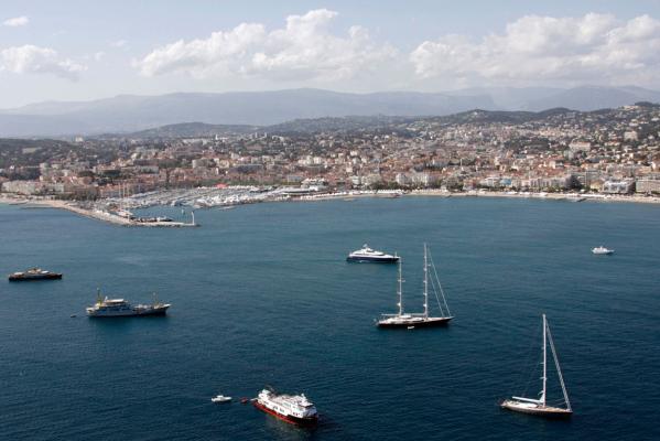 Sun, yachts and stars lure visitors to Cannes