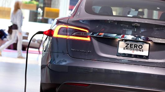 Electric or hybrid? These drivers are wealthier