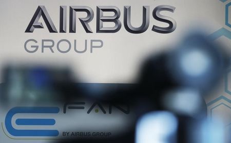 Airbus reshuffles large American Airlines jet order