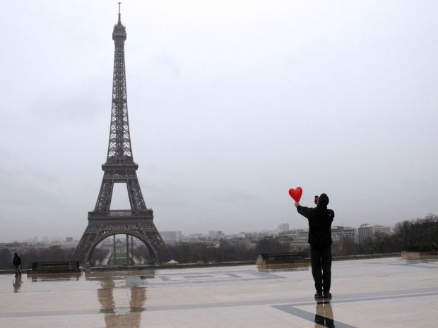 Chinese police to patrol streets of Paris to protect high-spending tourists