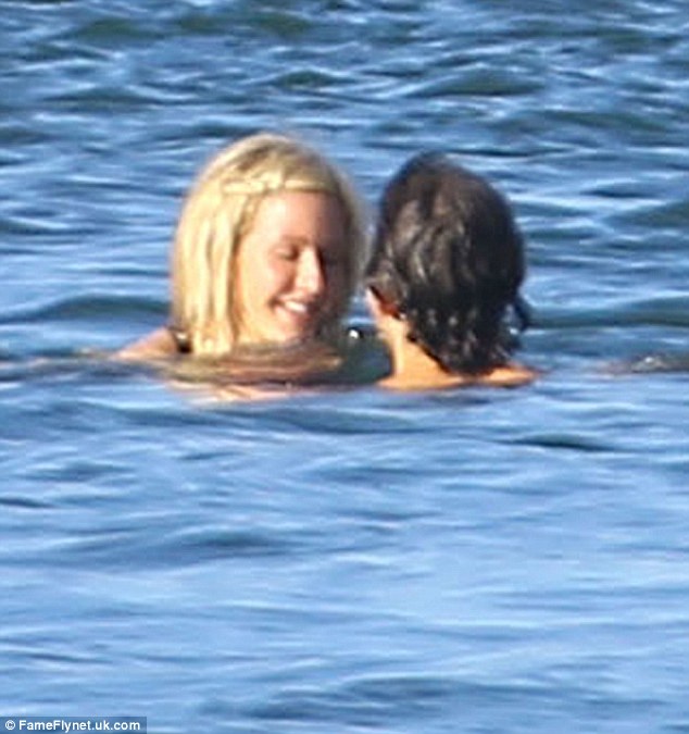 Ellie Goulding frolics in the sea with rumoured new boyfriend Sam Karl on …