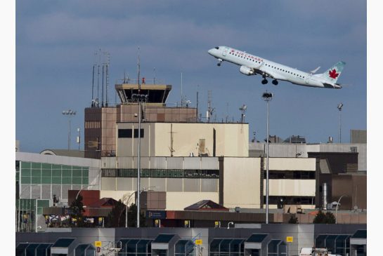 Air Canada to stick with Embraer jets, striking blow to Bombardier's CSeries