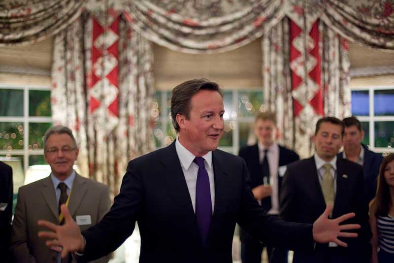 Cameron promises EU exit vote