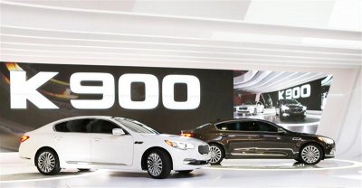 Kia tries to burnish image with luxury K900 car