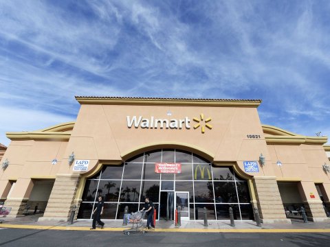 Wal-Mart Is Falling Apart Like Never Before