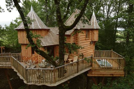 Live up your holiday sky high in the treetops of extravagance…