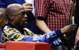 Boxing News 2014: Mayweather Posts Instagram Video of Self in Hot Tub While …