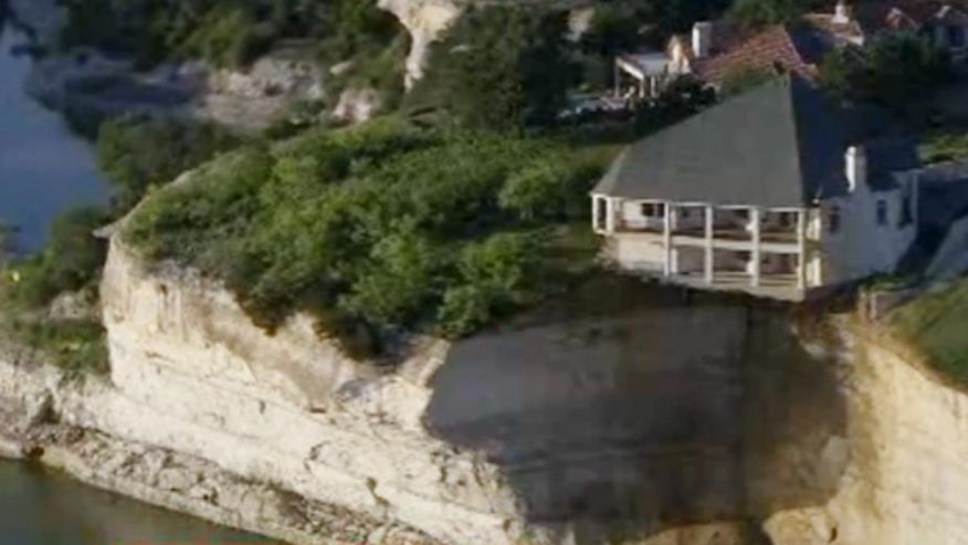 Luxury Texas house teetering on cliff set ablaze