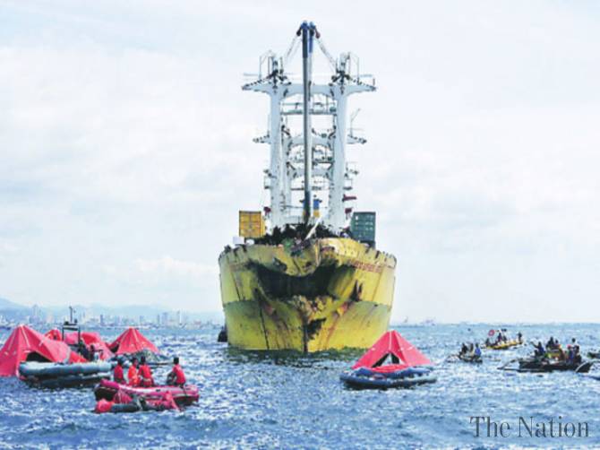 Twenty injured in Hong Kong ferry crash