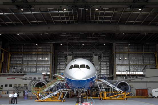 Boeing's Larger Dreamliner Approved by US, European Regulators