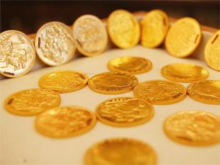 Gold futures drop on global cues