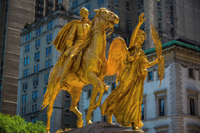 A Gilded Monument Mysteriously Sheds Its Brand-New Gold