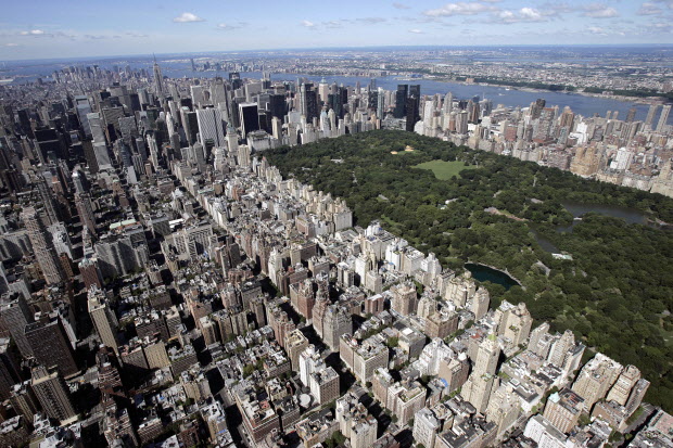 Chinese billionaire invites 1000 poor Americans for lunch in Central Park