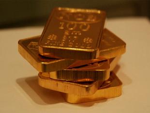 Gold dips on selling by investors