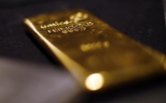 Gold steadies below two-month high; weaker shares, Iraq support