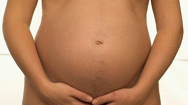 Poor teenagers '12 times more likely' to have baby than affluent girls