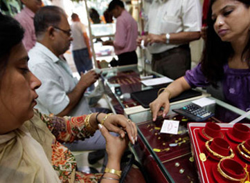 Gold price falls on subdued demand, global cues