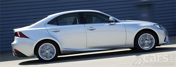 New Lexus IS 300h Executive Edition offers more for less – costs £29995