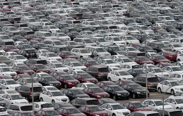 June Auto Sales Outpace Views