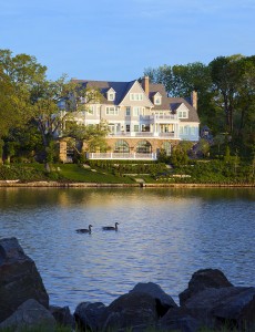 Selling a Luxury Home This Summer? Follow These Tips