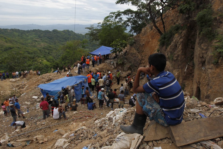 11 trapped in illegal Honduran gold mine