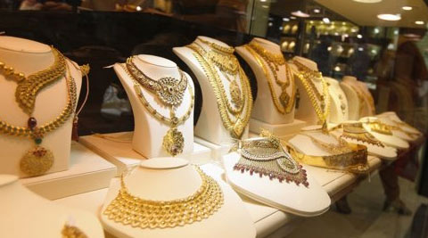 Gold price falls to Rs 28350 on sluggish demand