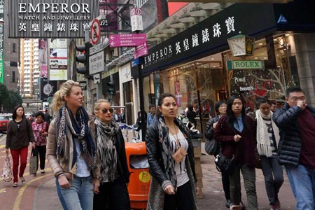 Mainland tourists less willing to spend in HK