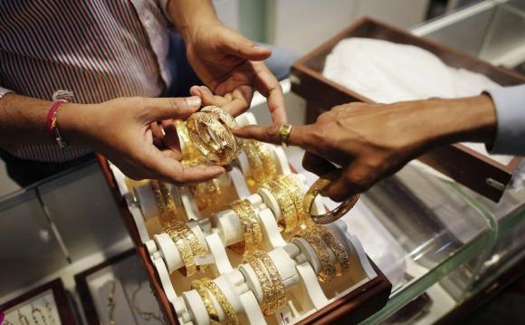 India surprises by keeping gold import duty at 10 percent