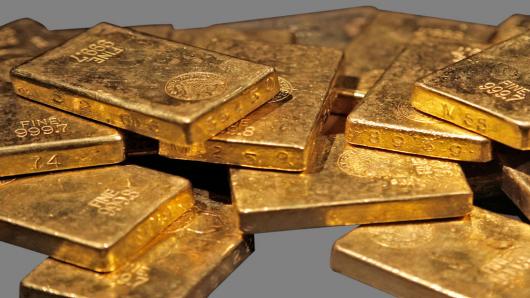 Gold set for 6th weekly gain on safe-haven bids