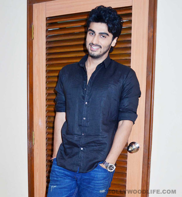 Is Finding Fanny actor Arjun Kapoor addicted to his phone? Find out!