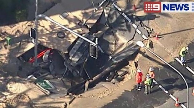 Sinkhole swallows Gold Coast street