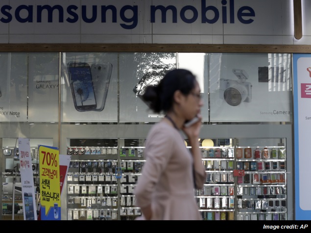 Samsung Considers Its Counterattack as Rivals Erode Cellphone Profit