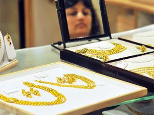 Gold Futures Poised to Decline on Interest-Rate Outlook