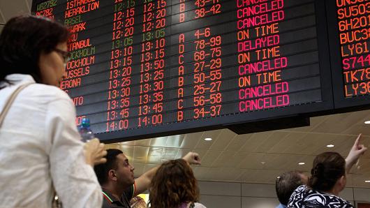 Israel flight ban leaves travelers scrambling