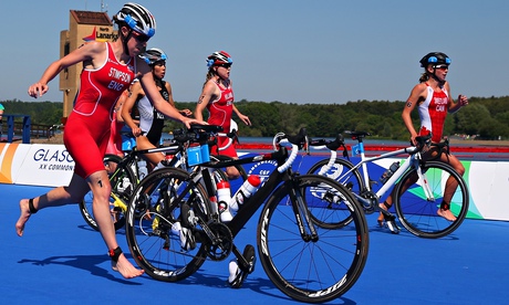 Commonwealth Games: England's Jodie Stimpson takes triathlon gold