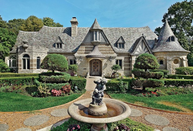 Luxury Home Sellers Are Cutting Prices All Around Chicago