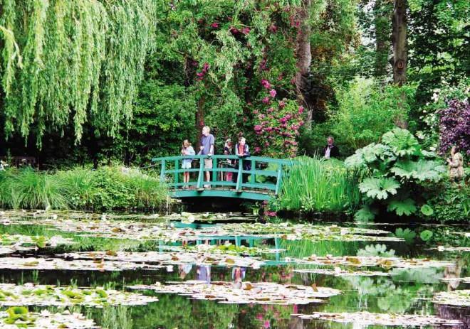 Huffing and puffing my way to Monet's Giverny–on two wheels