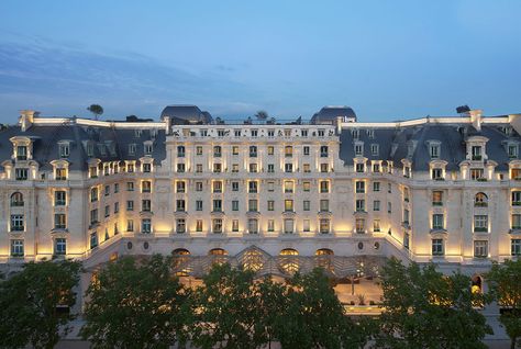 Paris's 5-Star World Expands as Hoteliers Vie for Nouveau Riche